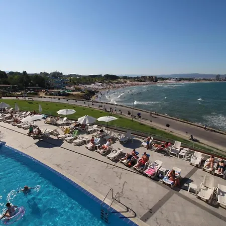 Paradiso 'в' 201 One Bedroom Апартамент *