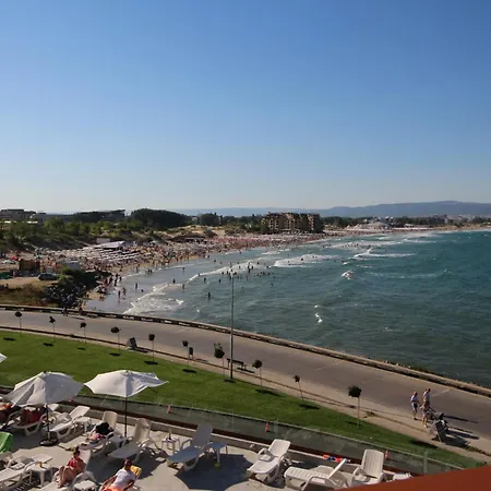 Paradiso 'в' 201 One Bedroom Апартамент *