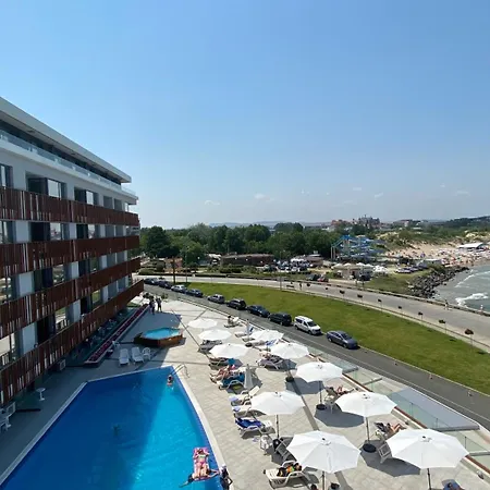 Paradiso 'в' 201 One Bedroom Апартамент